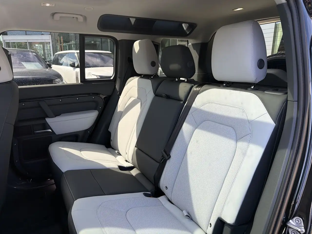 Land Rover Defender - Image 20