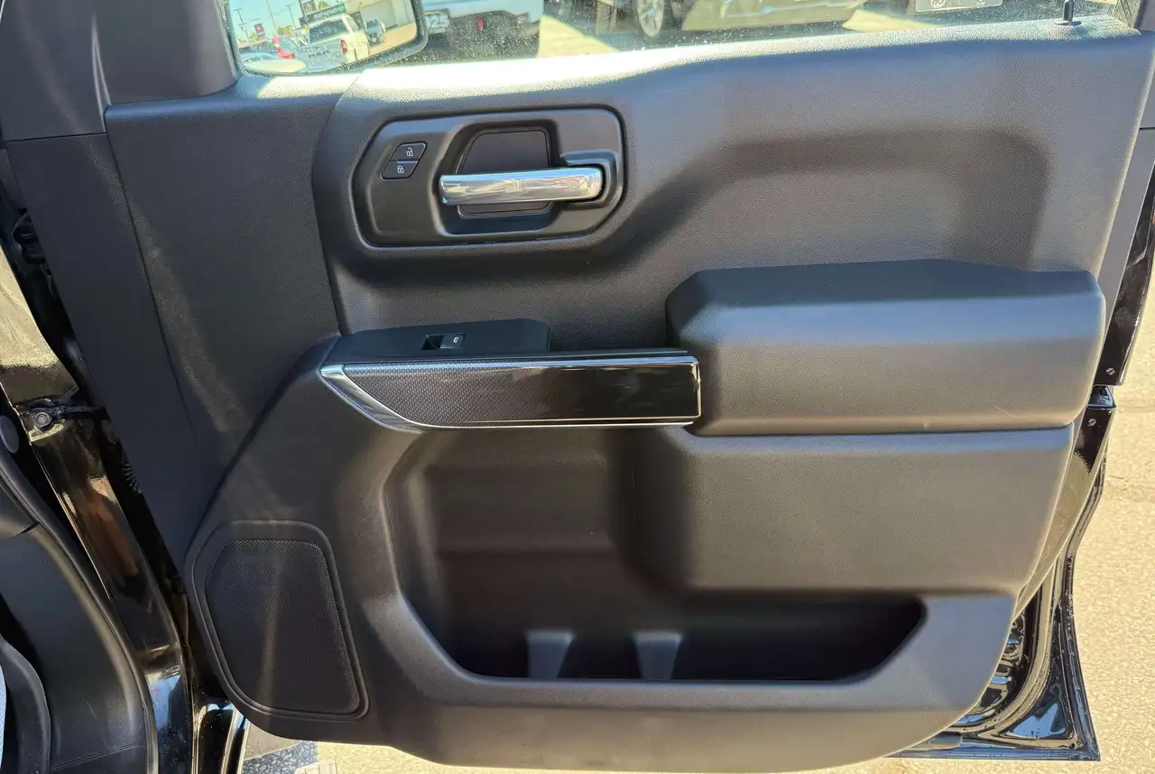 Chevrolet Silverado 1500 - Image 27