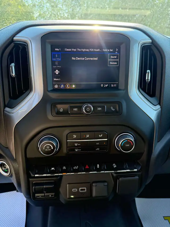Chevrolet Silverado 1500 - Image 20