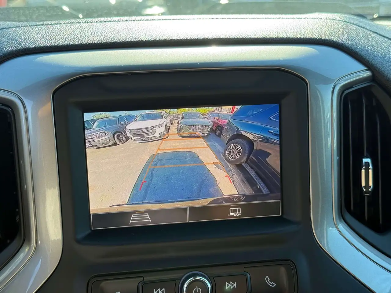 Chevrolet Silverado 1500 - Image 22