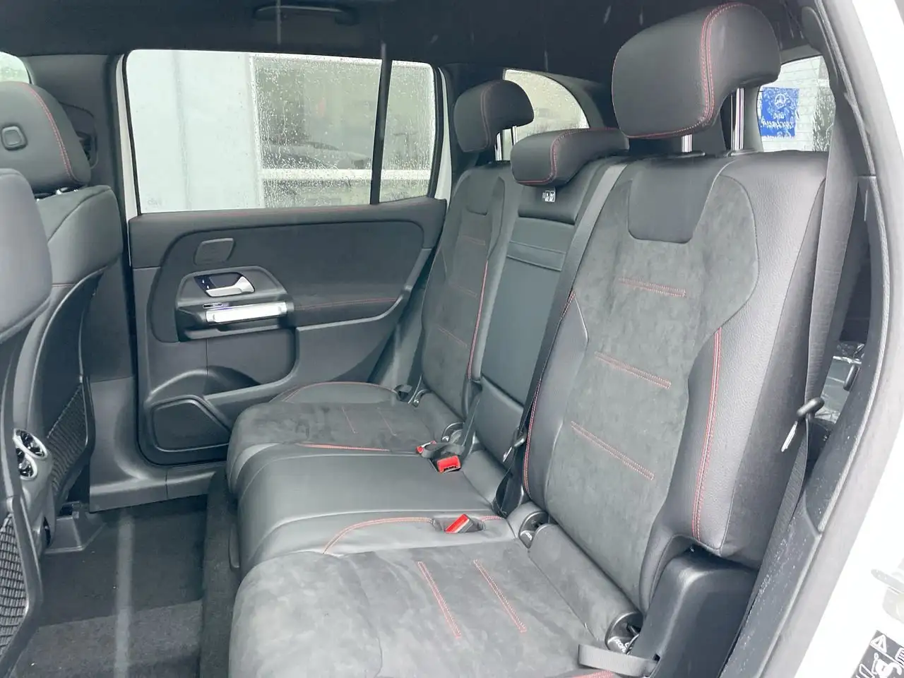 Mercedes-Benz GLB - Image 31