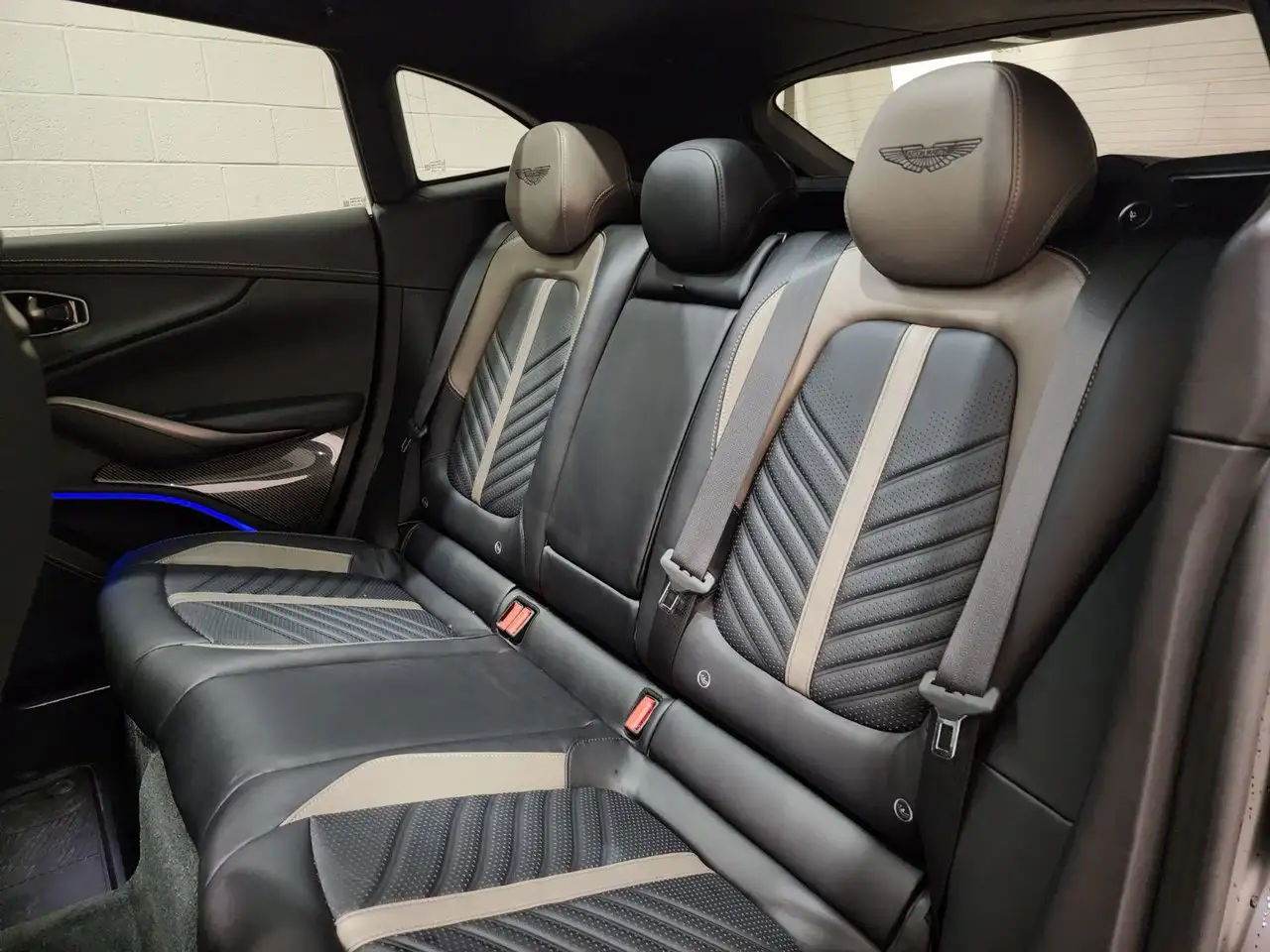 Aston Martin DBX - Image 37