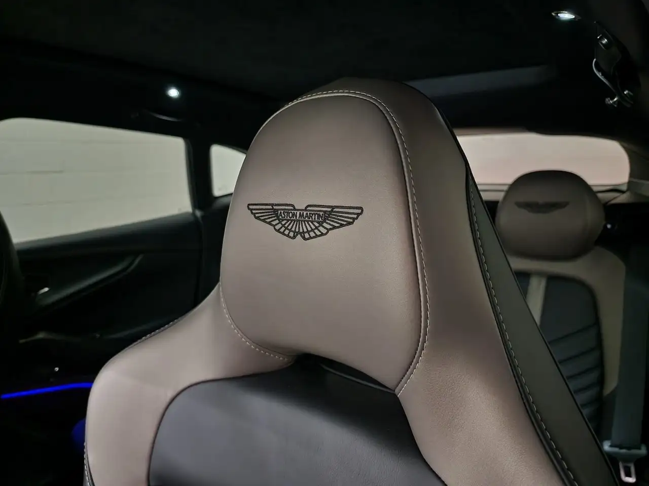 Aston Martin DBX - Image 23