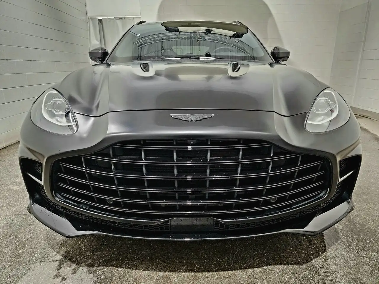 Aston Martin DBX - Image 3