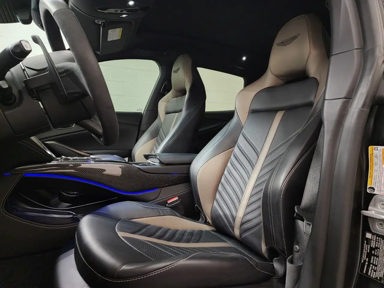 Aston Martin DBX - Image 20