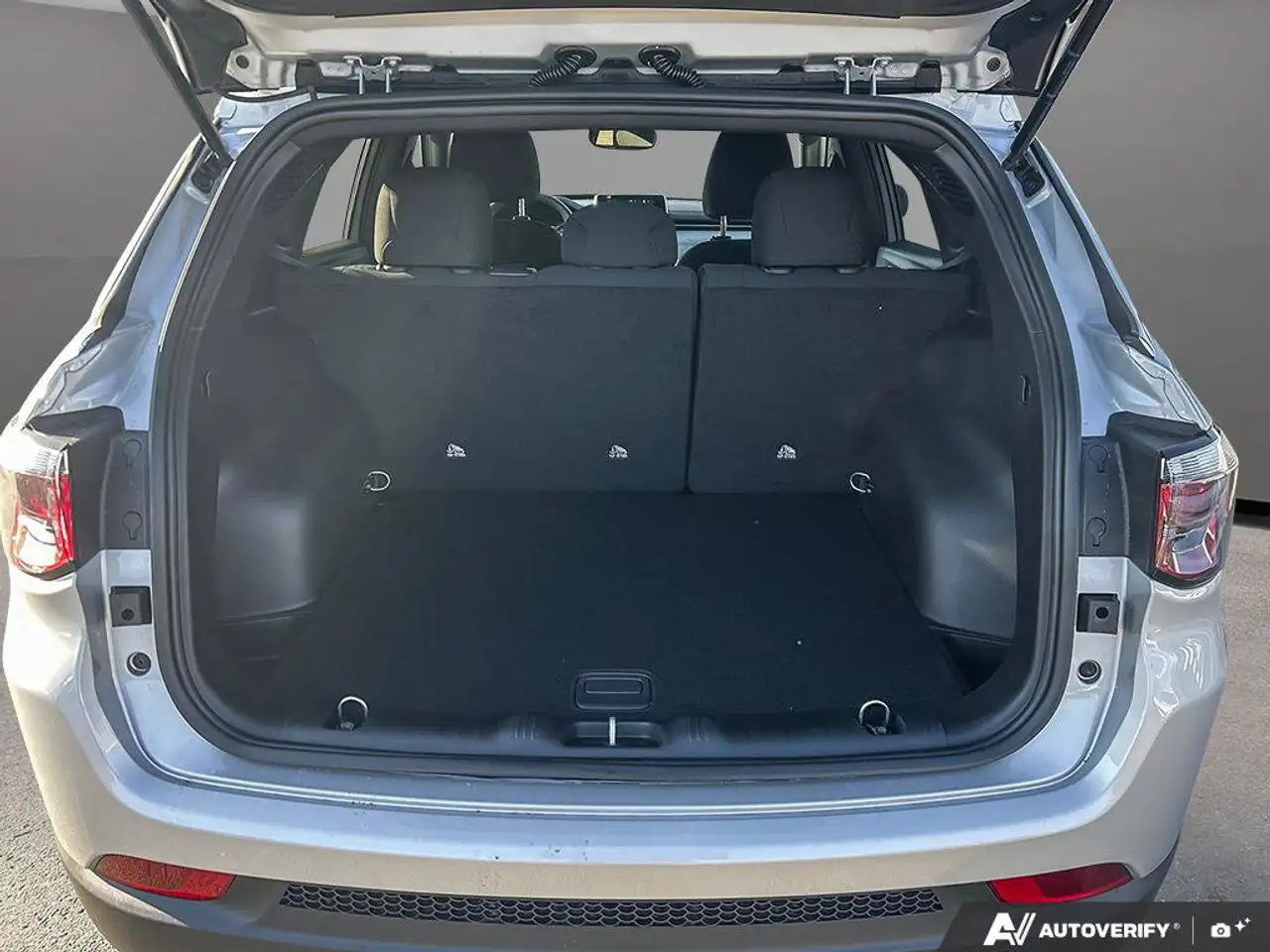 Jeep Compass - Image 12