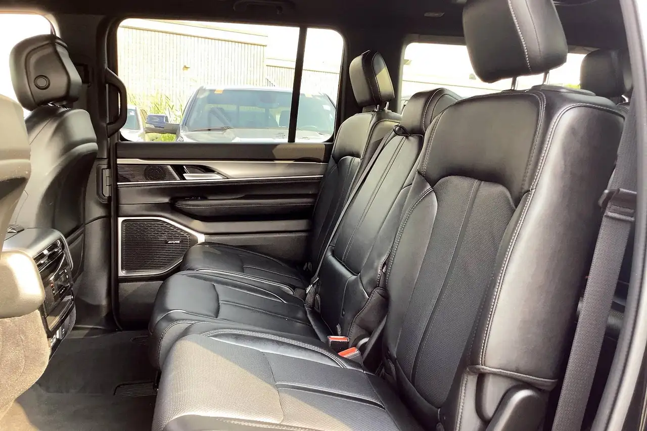 Jeep Wagoneer - Image 20