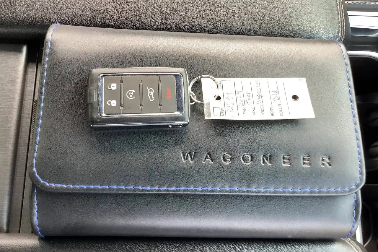 Jeep Wagoneer - Image 36