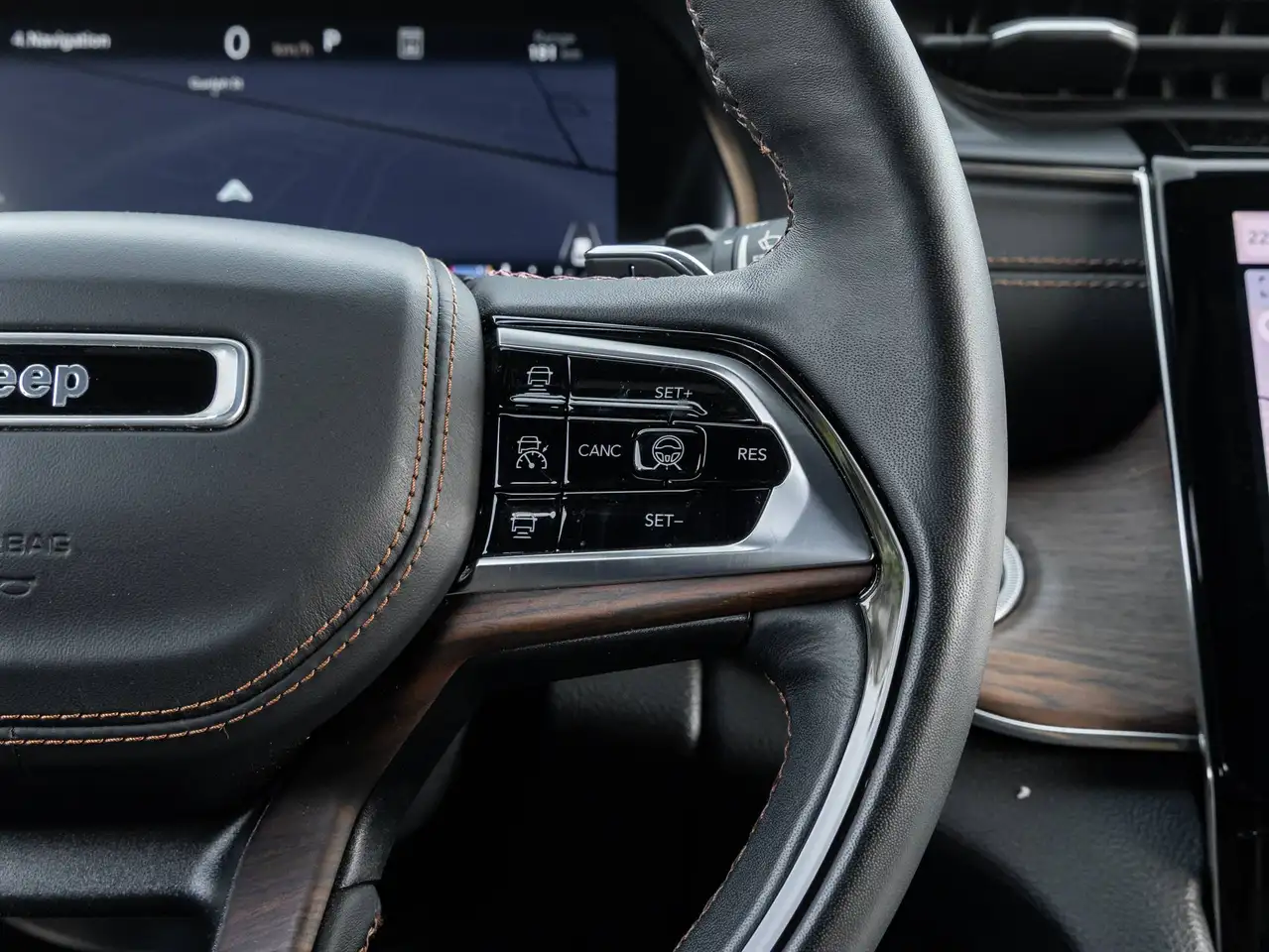 Jeep Grand Cherokee - Image 11