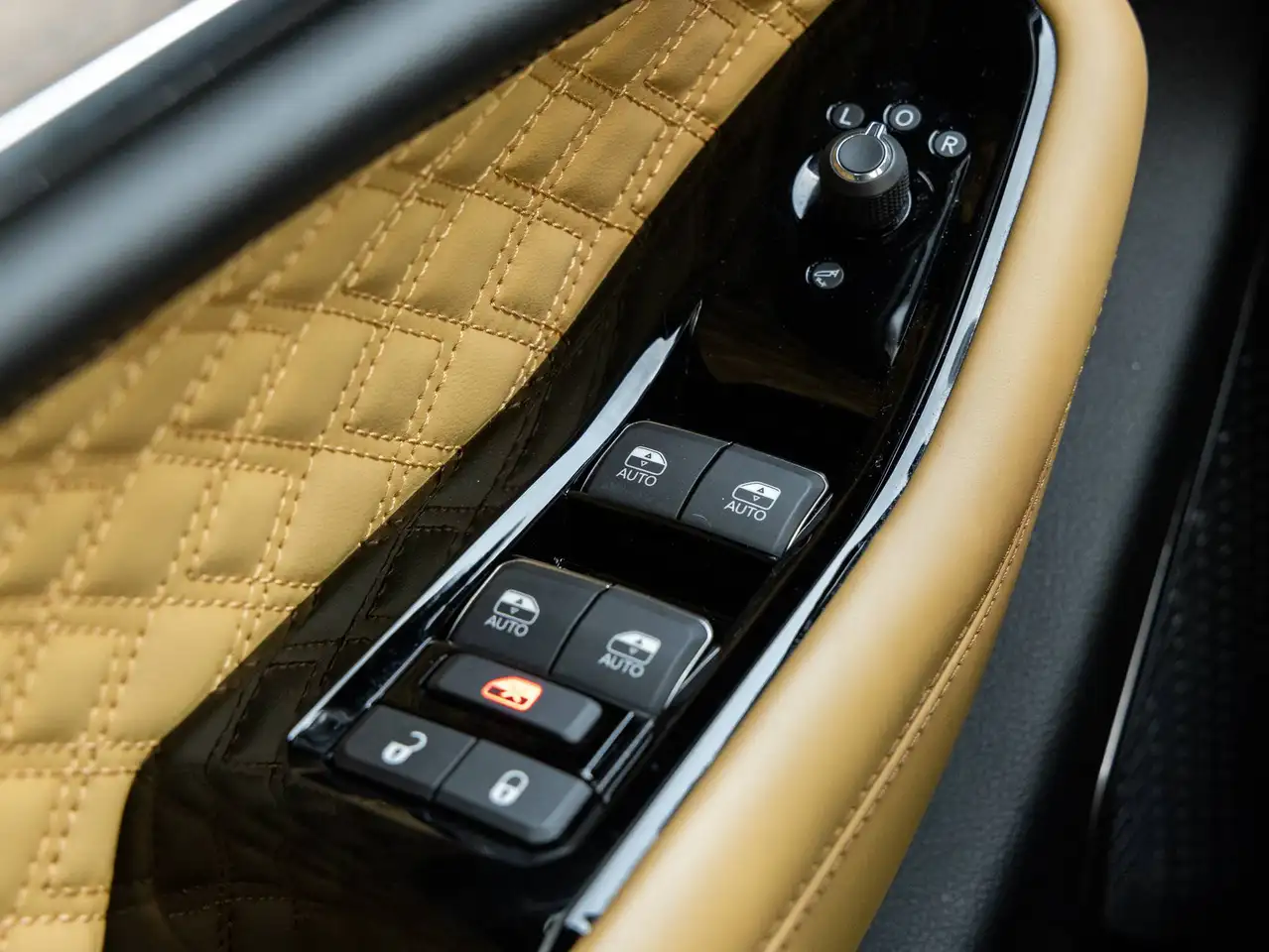 Jeep Grand Cherokee - Image 16