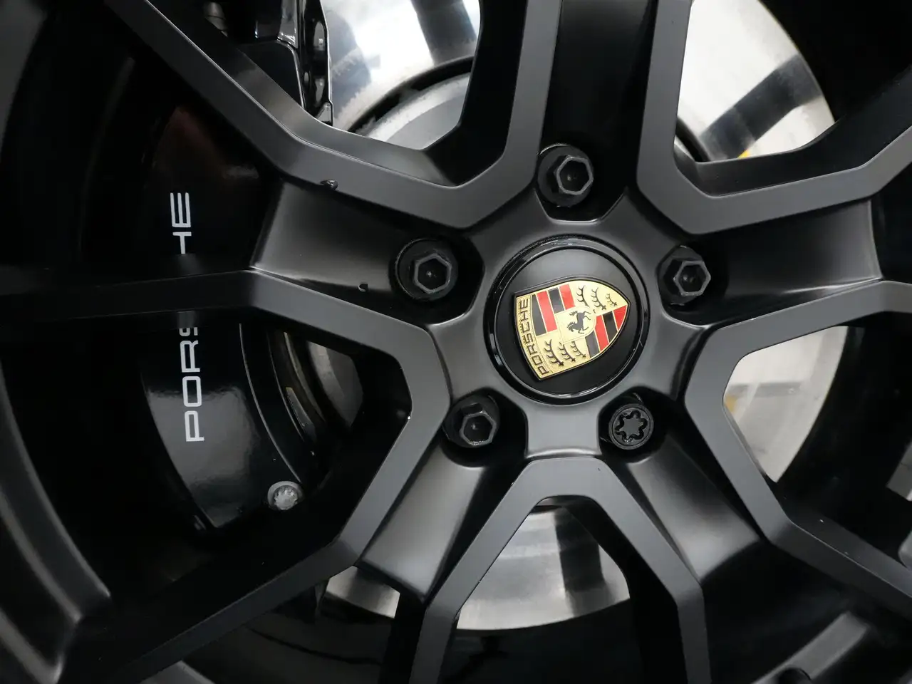 Porsche Taycan - Image 4