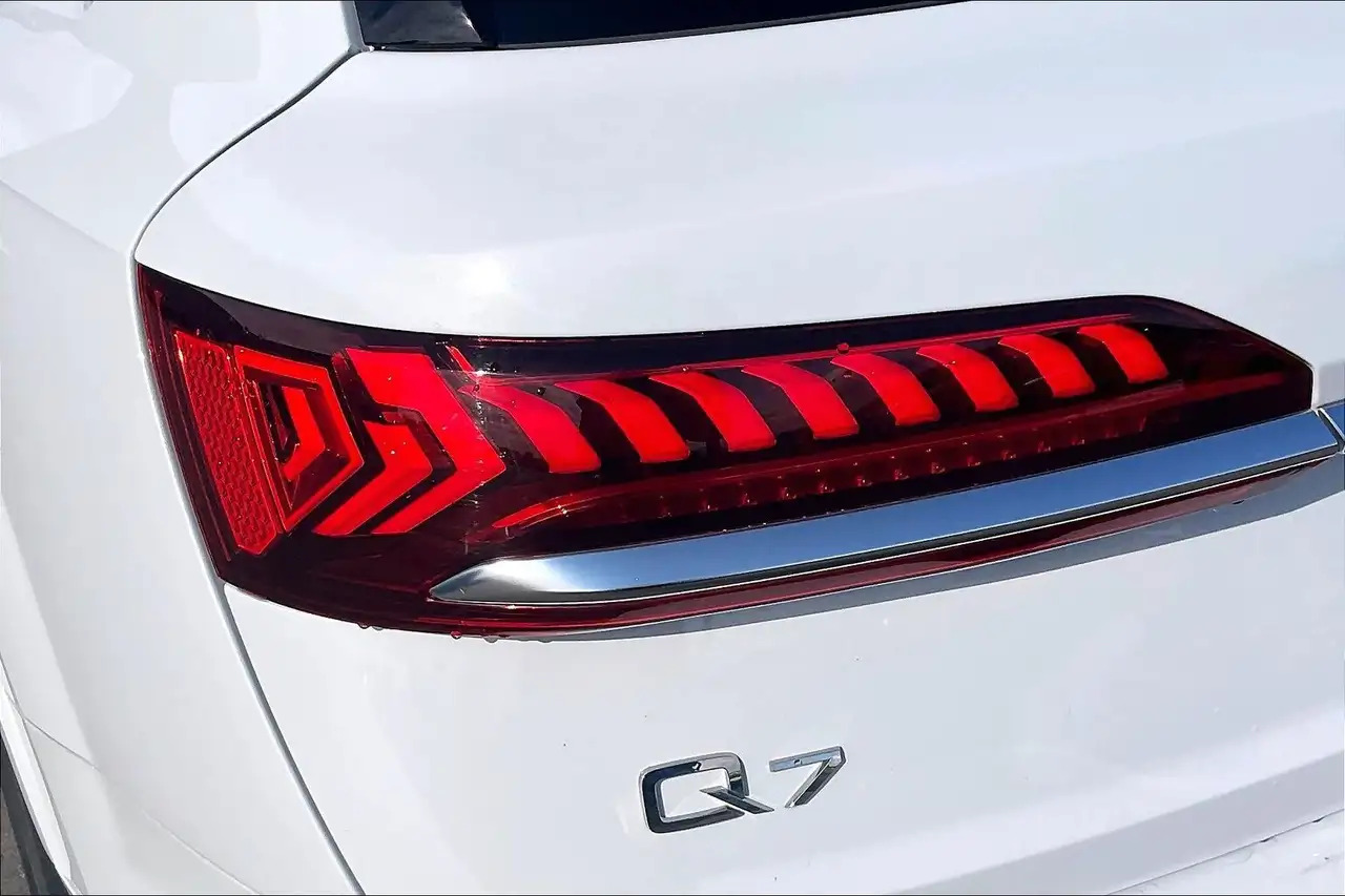 Audi Q7 - Image 9