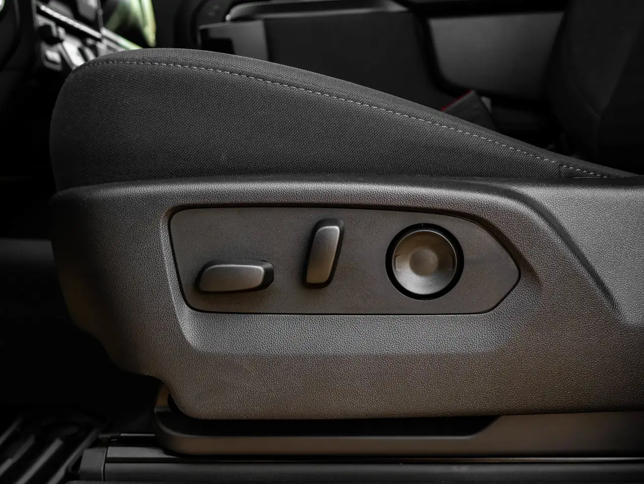 Chevrolet Silverado 1500 - Image 30