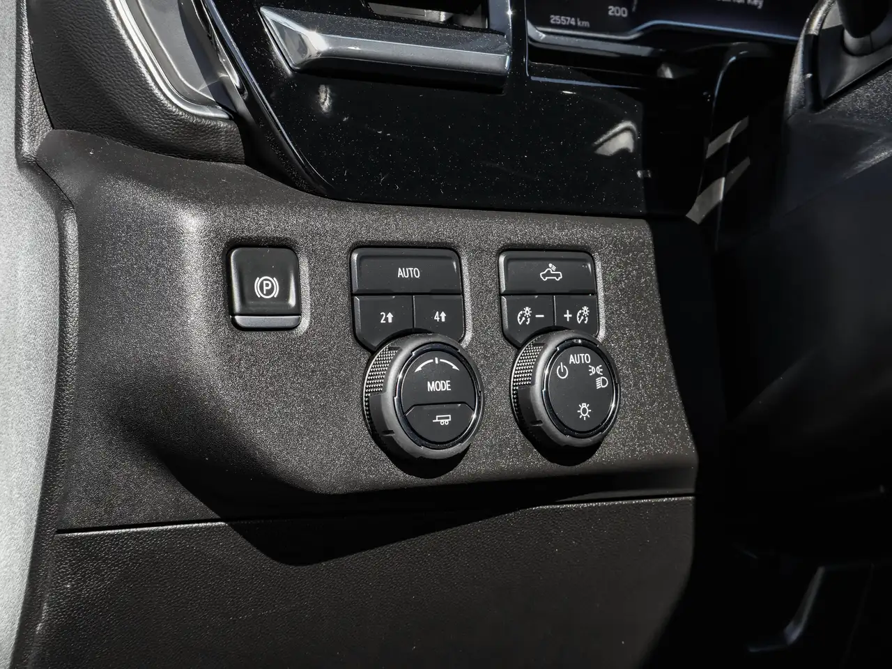 Chevrolet Silverado 1500 - Image 20