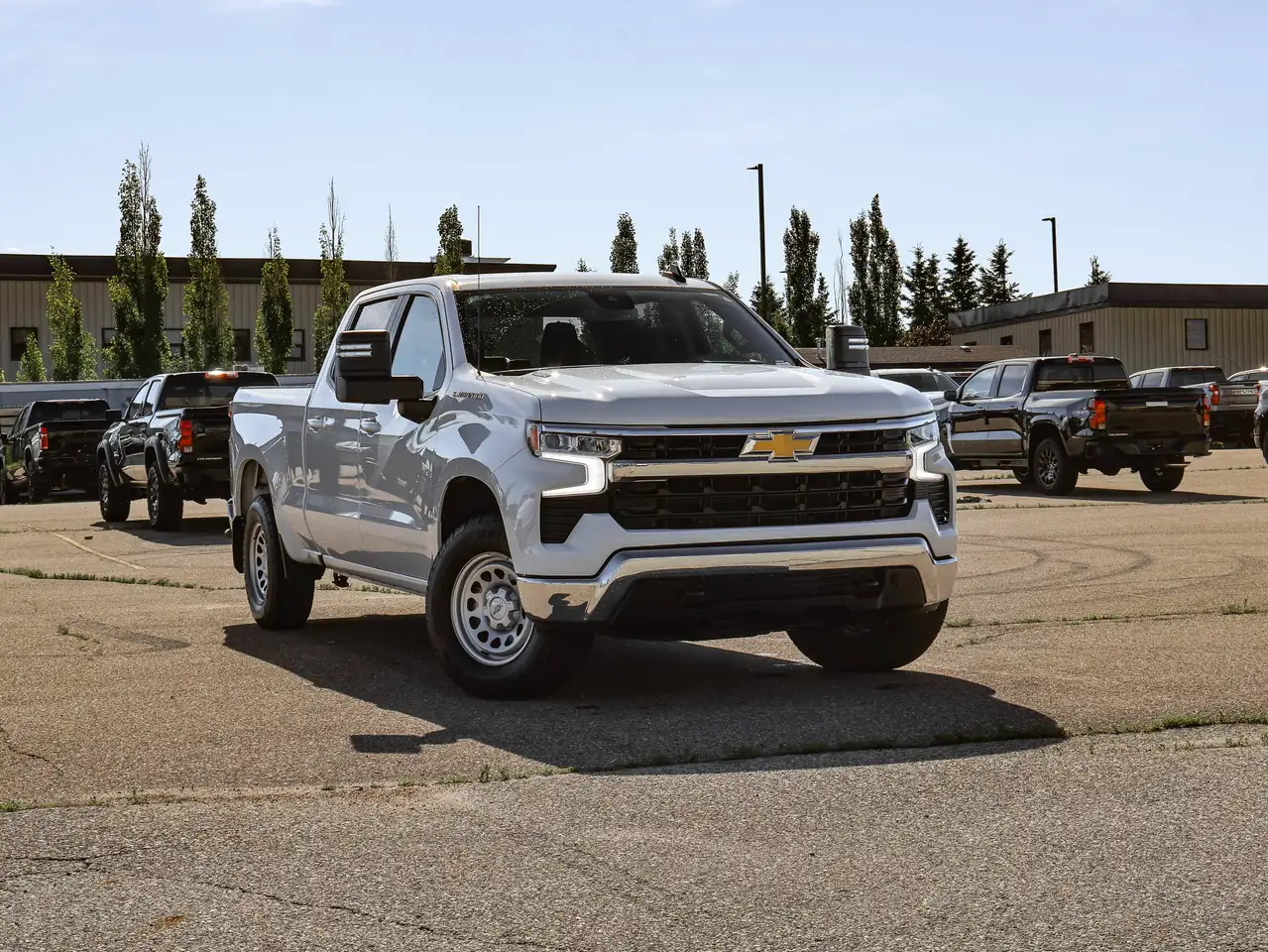 Chevrolet Silverado 1500 - Image 2