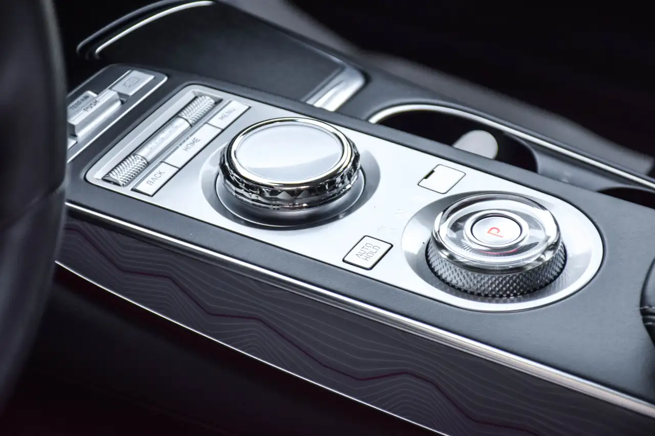 Genesis GV70 - Image 24