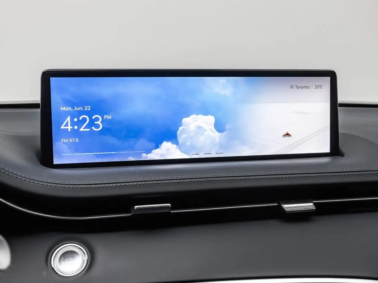 Genesis GV70 - Image 23