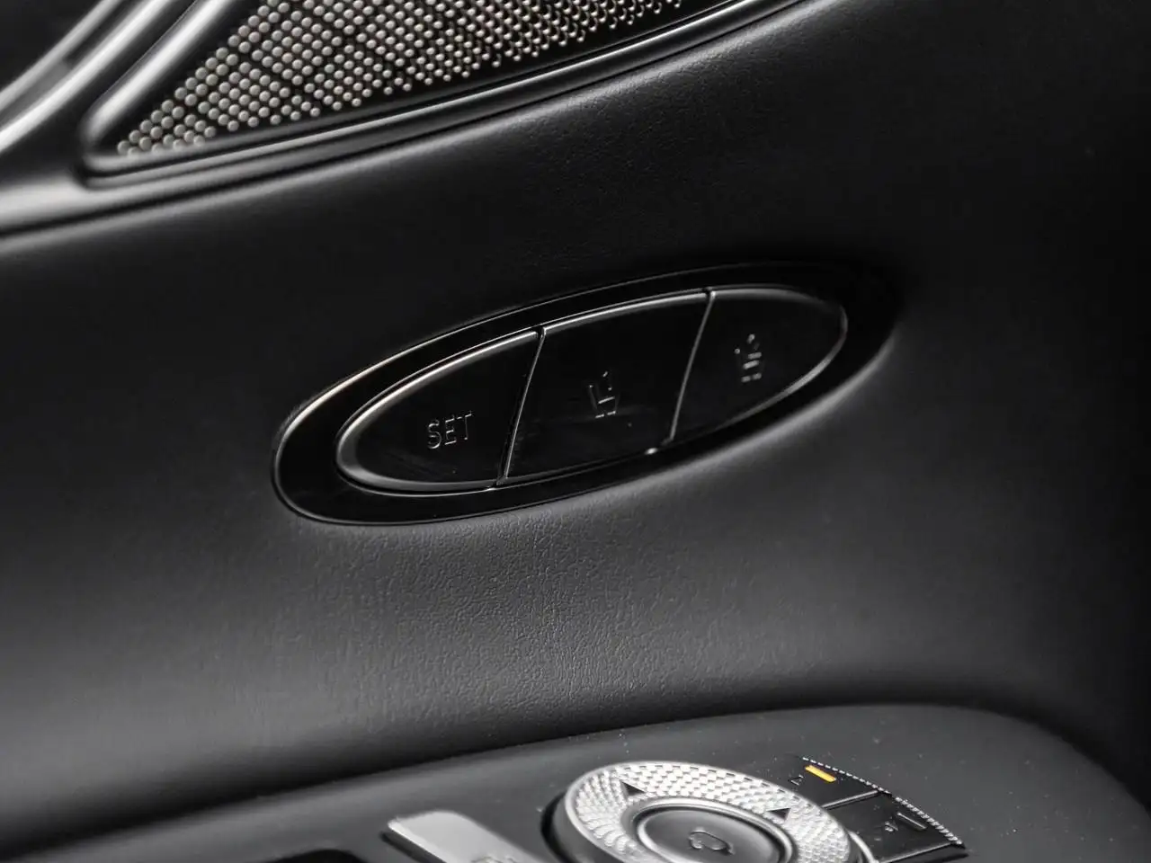 Genesis GV70 - Image 16