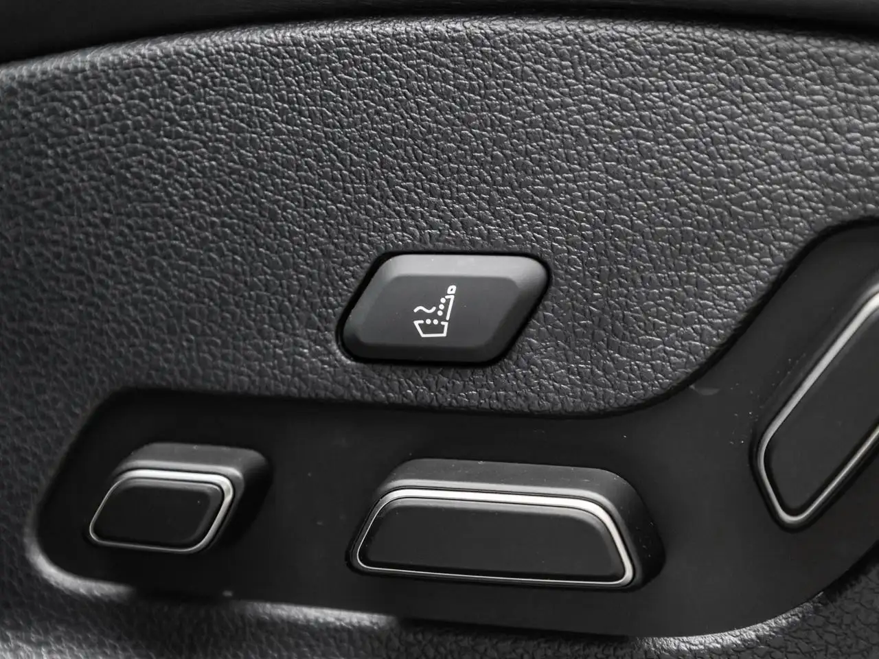 Genesis GV70 - Image 21