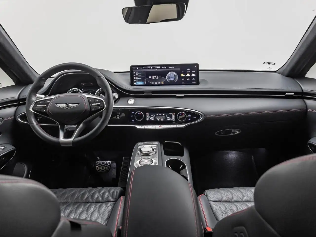 Genesis GV70 - Image 30