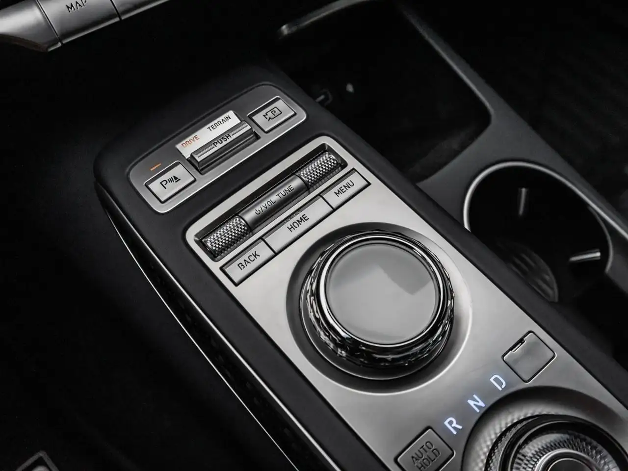 Genesis GV70 - Image 19