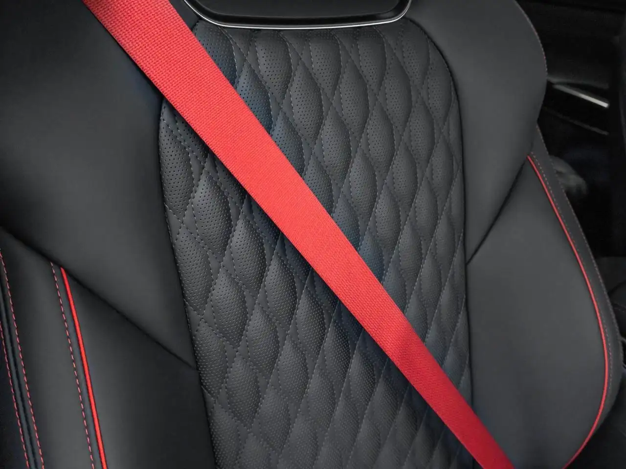 Genesis GV70 - Image 28