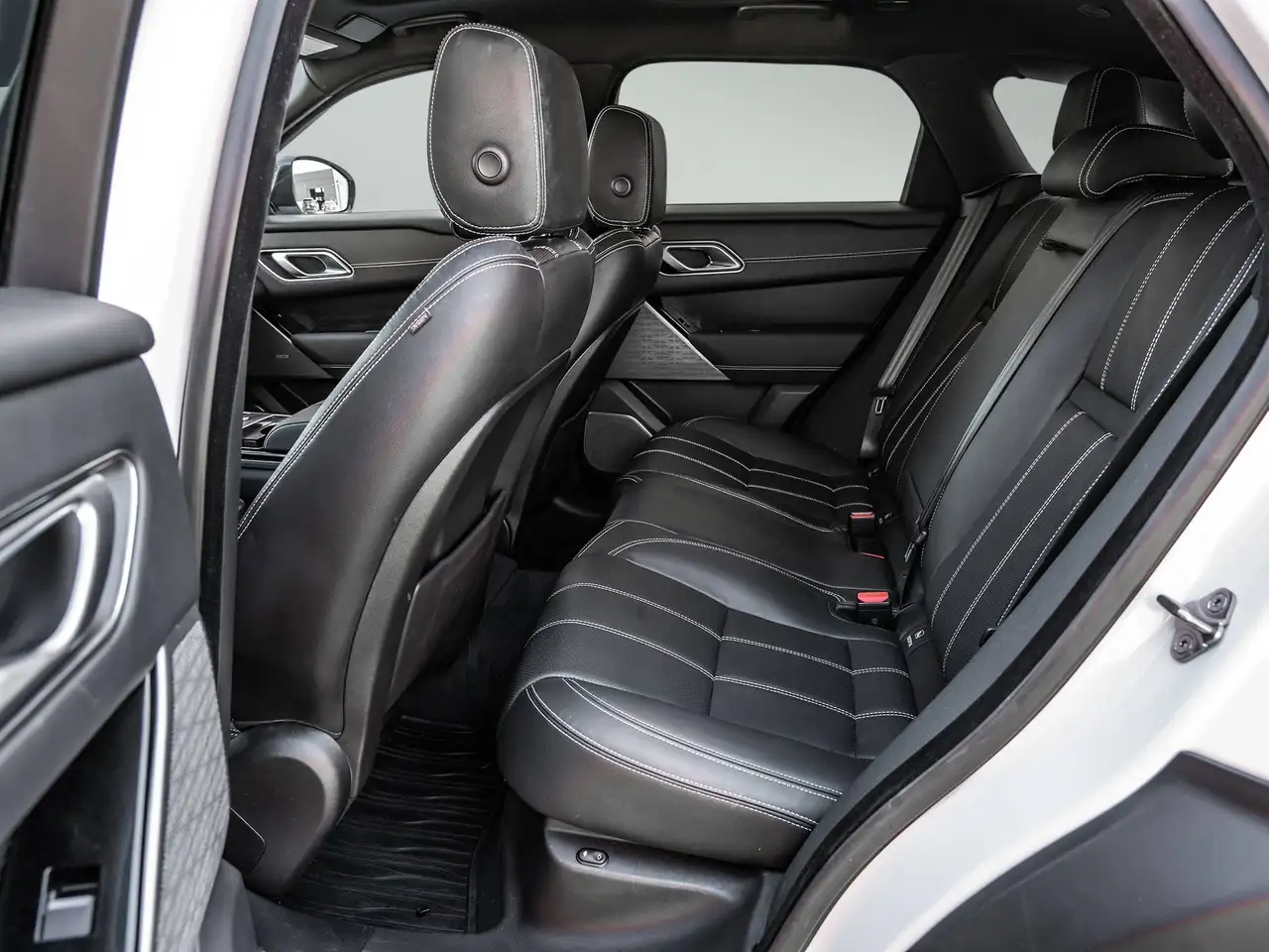 Land Rover Range Rover Velar - Image 24