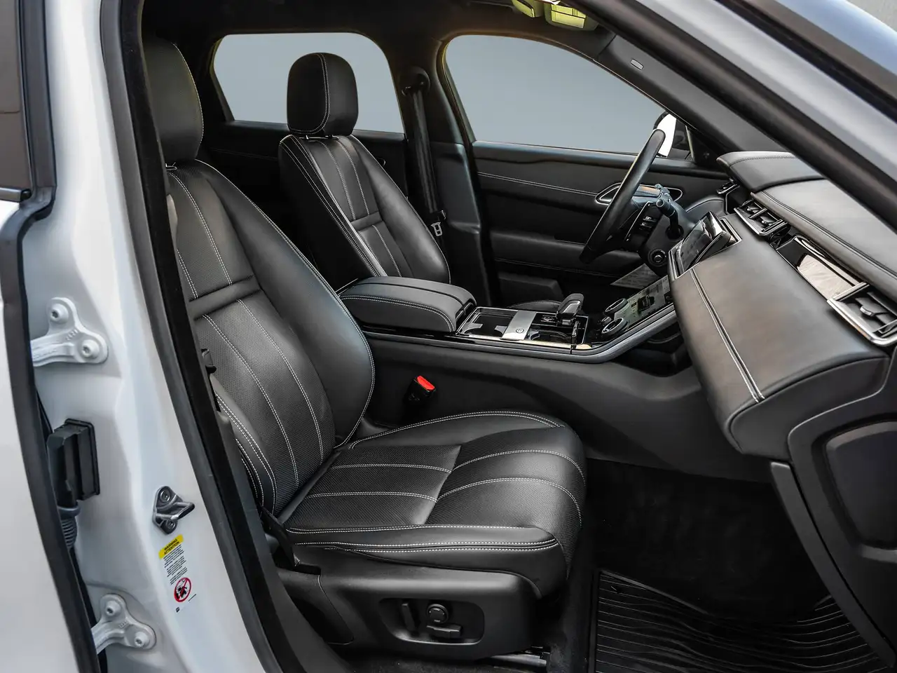 Land Rover Range Rover Velar - Image 23
