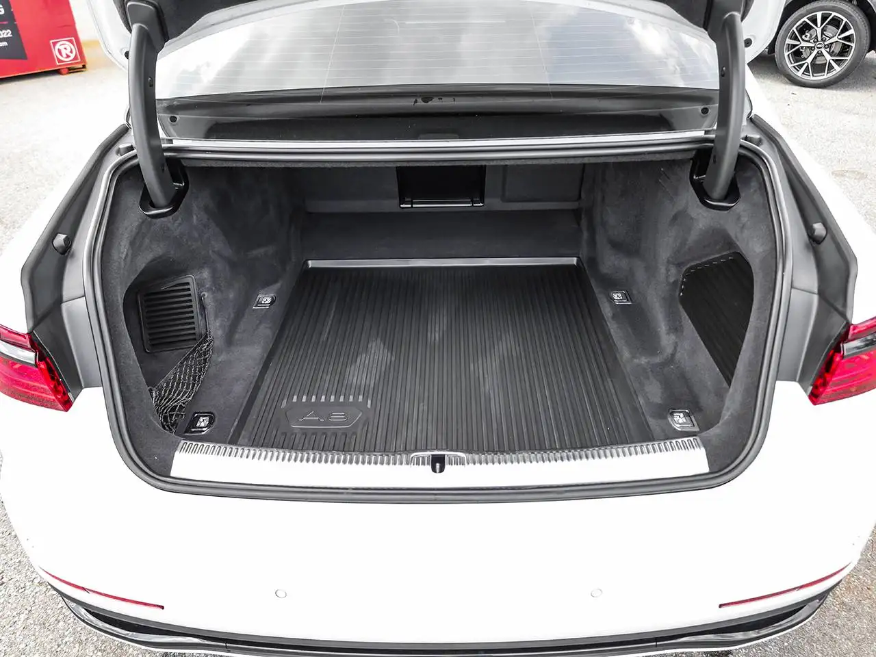 Audi A8 - Image 7