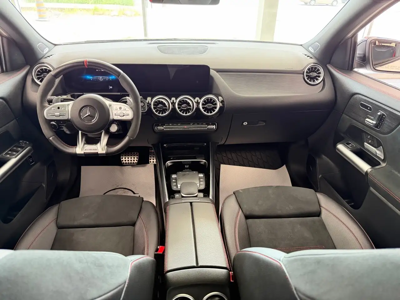 Mercedes-Benz GLA - Image 24