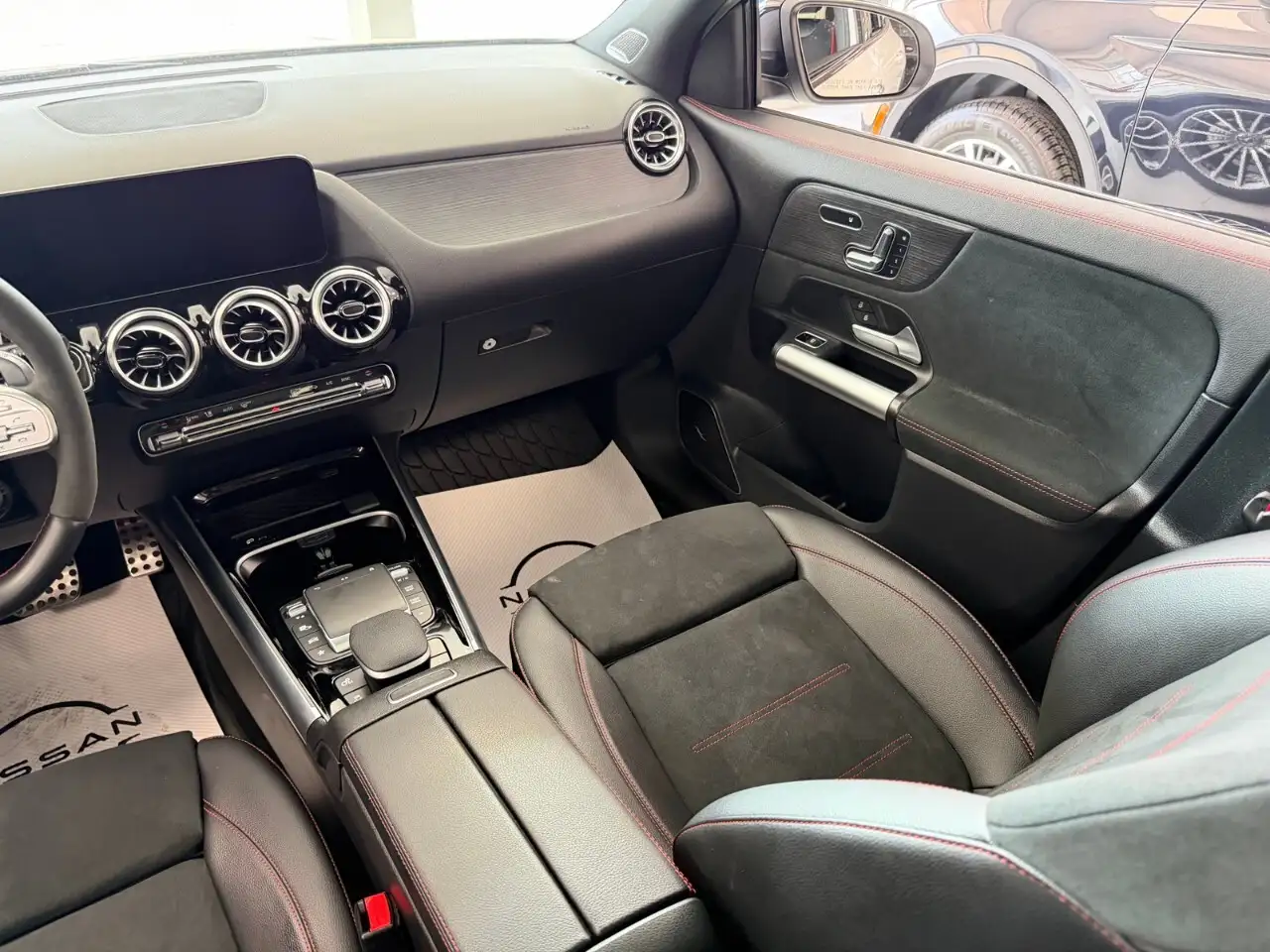 Mercedes-Benz GLA - Image 25