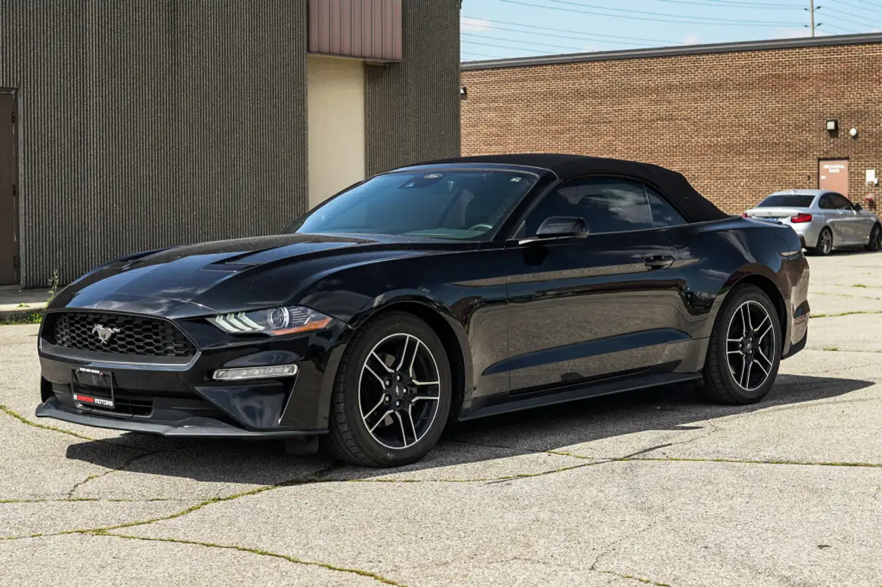 Ford Mustang - Image 7