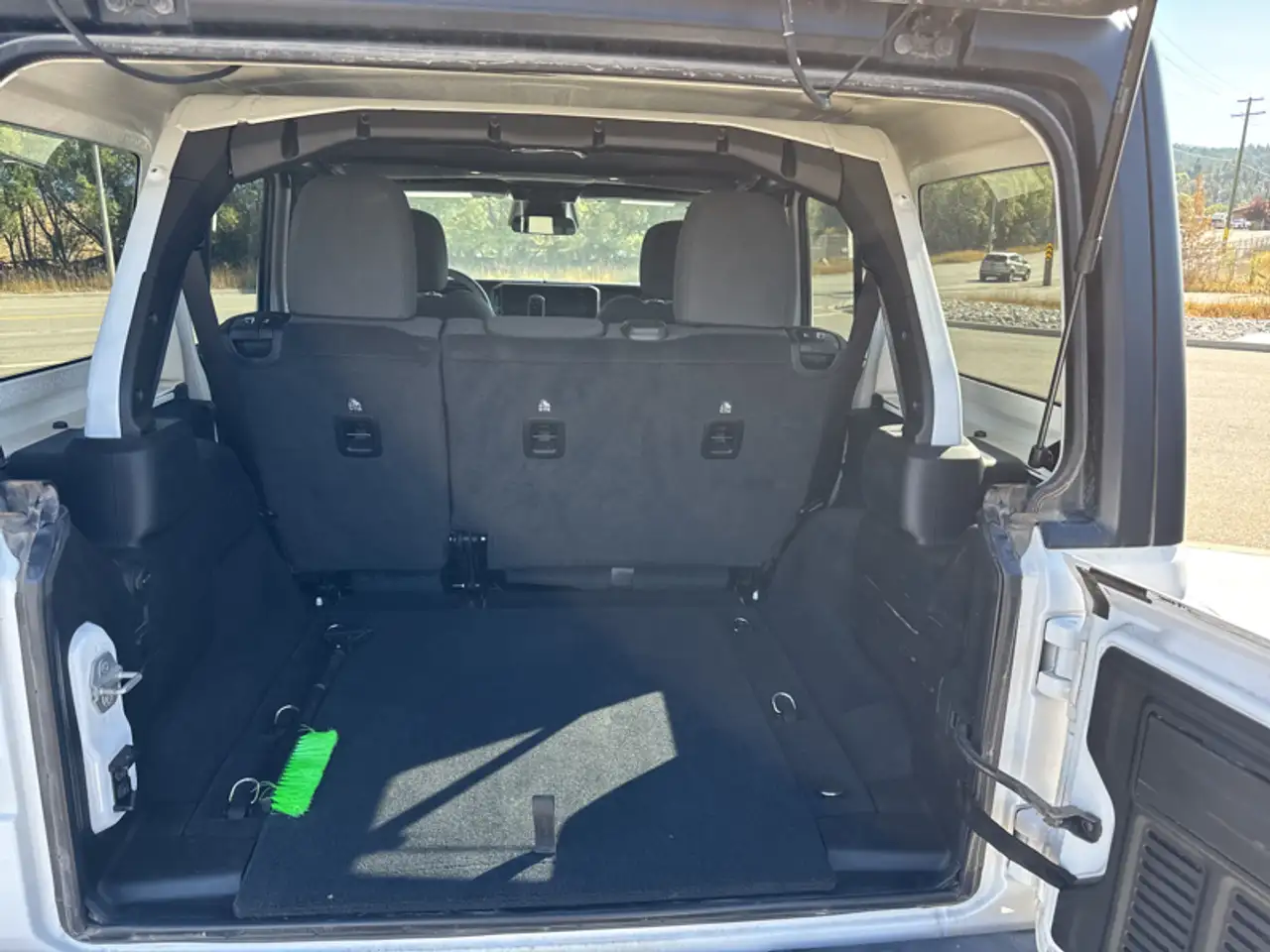 Jeep Wrangler - Image 11