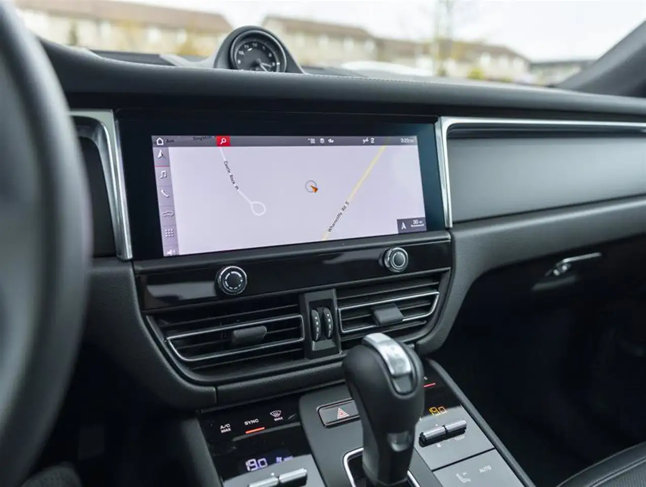 Porsche Macan - Image 31