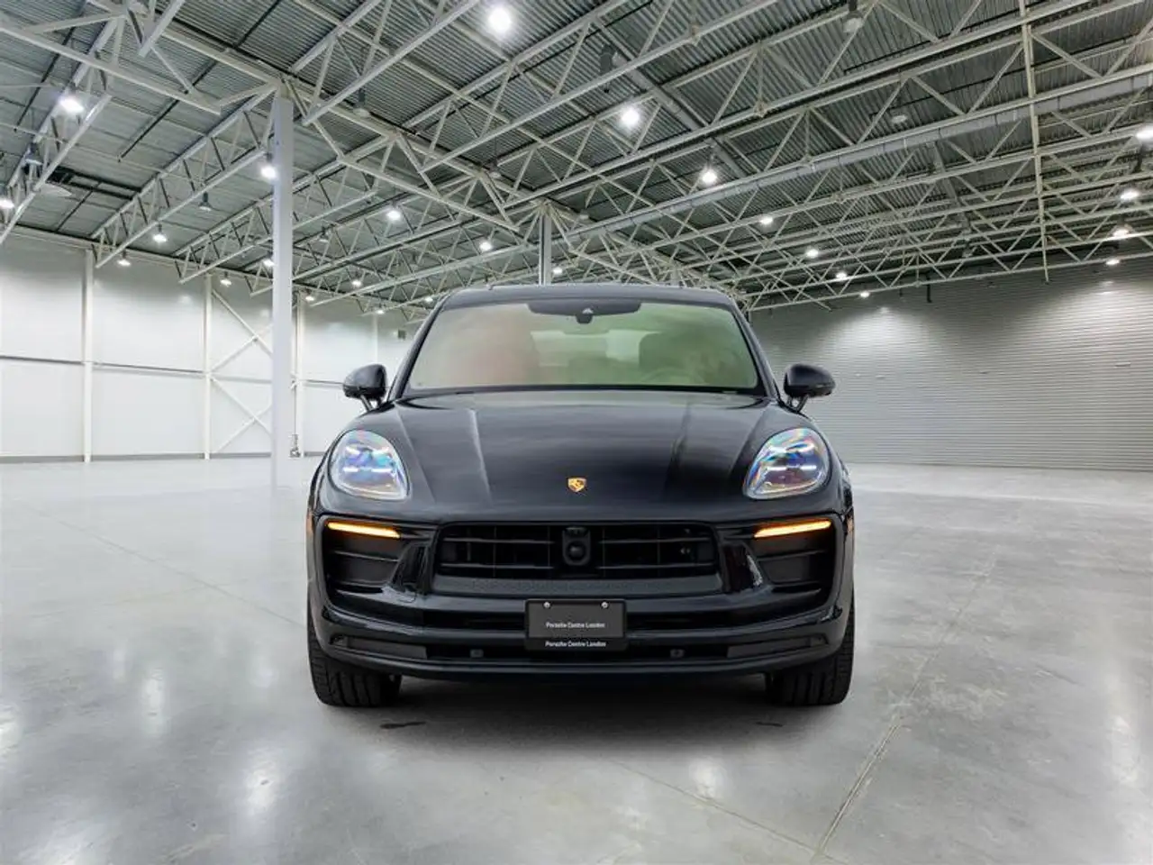 Porsche Macan - Image 2