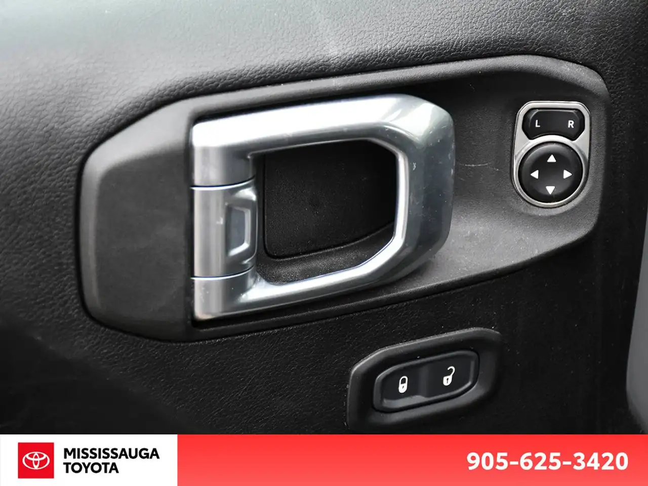 Jeep Wrangler - Image 13