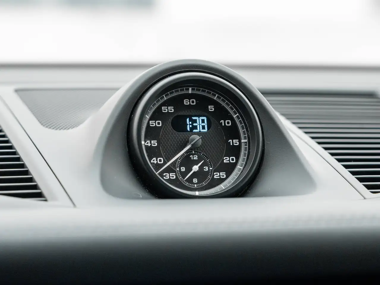 Porsche Macan - Image 29