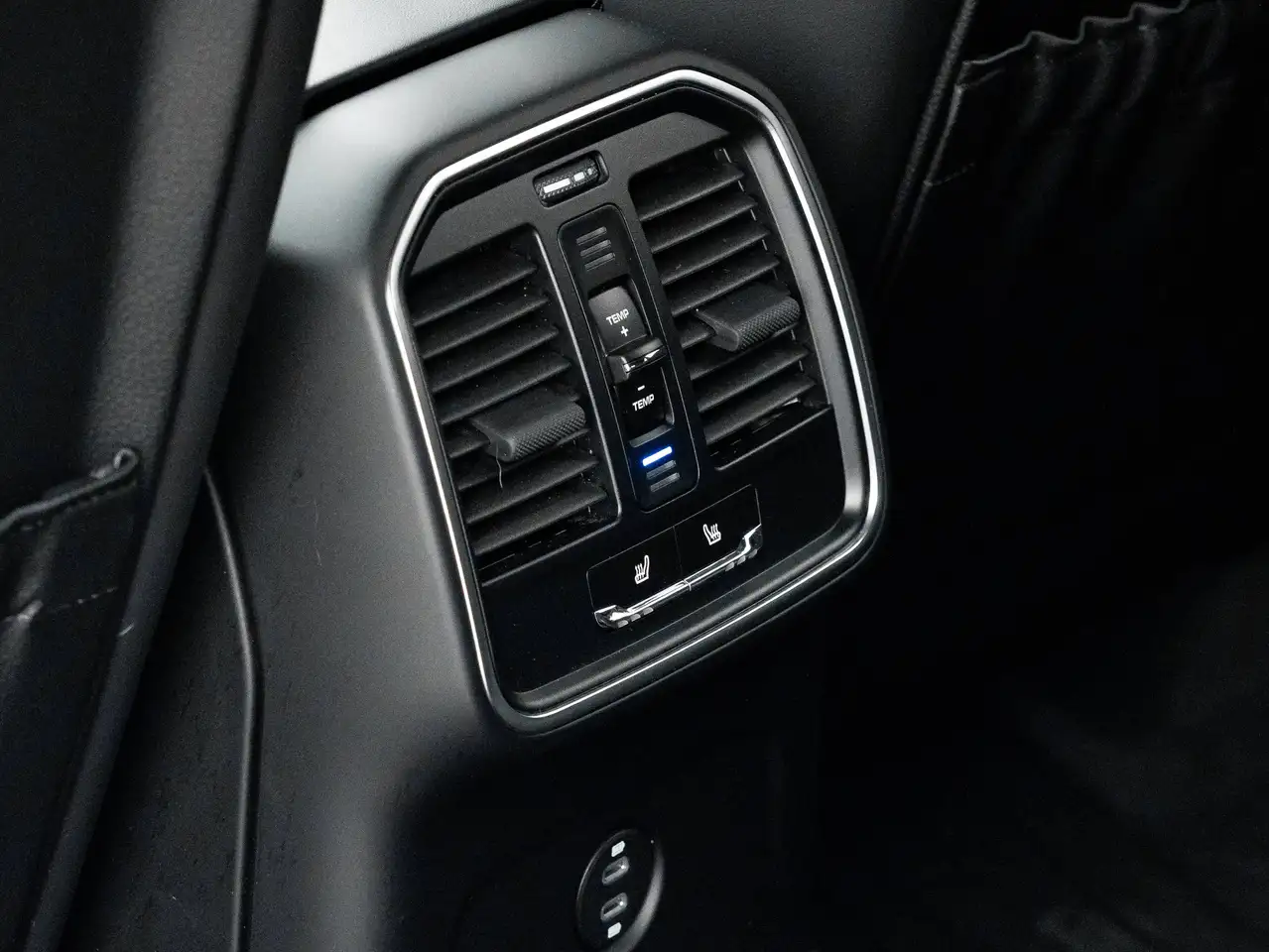 Porsche Macan - Image 35