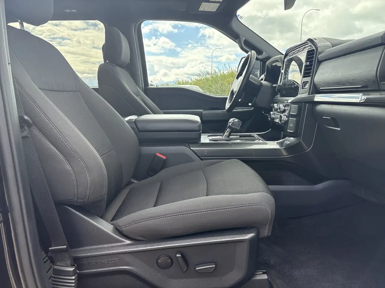 Ford F-150 - Image 33