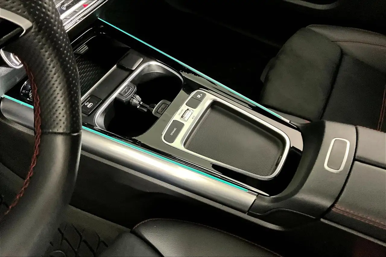 Mercedes-Benz GLA - Image 14