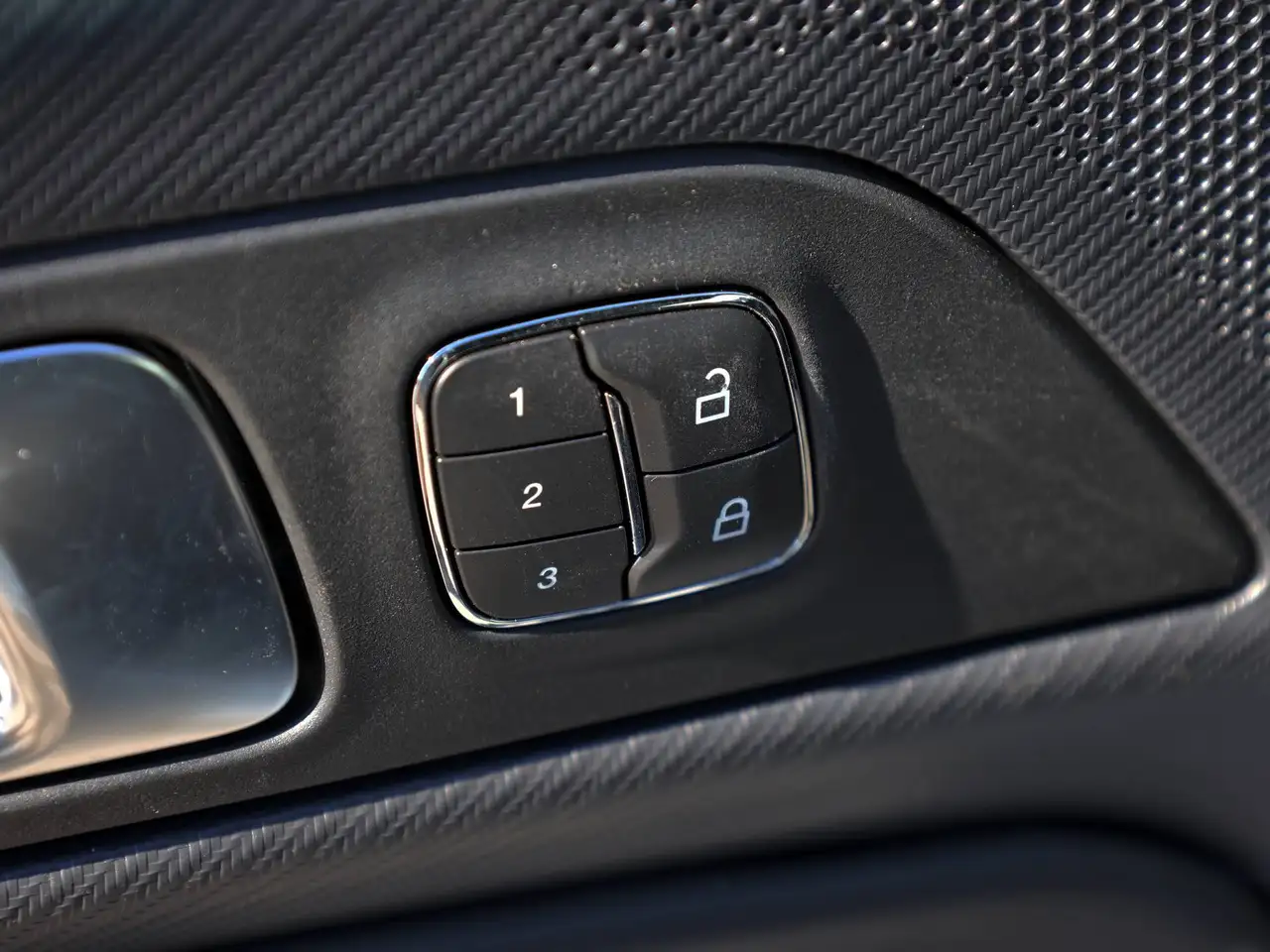 Ford Mustang - Image 18