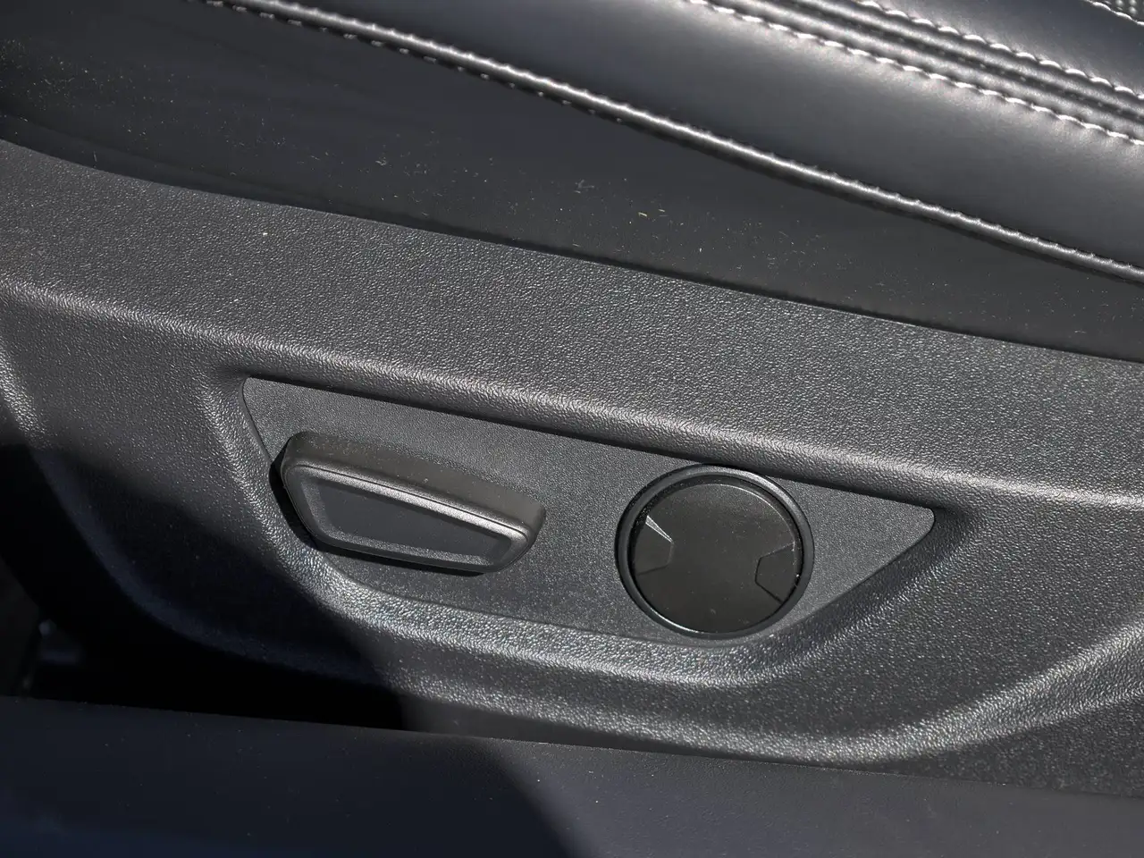 Ford Mustang - Image 17
