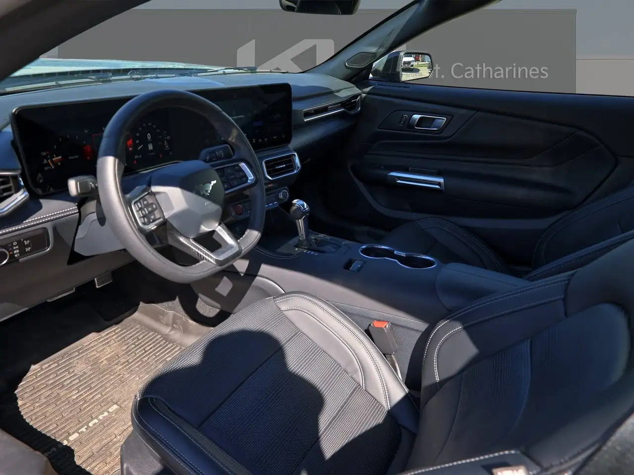 Ford Mustang - Image 8