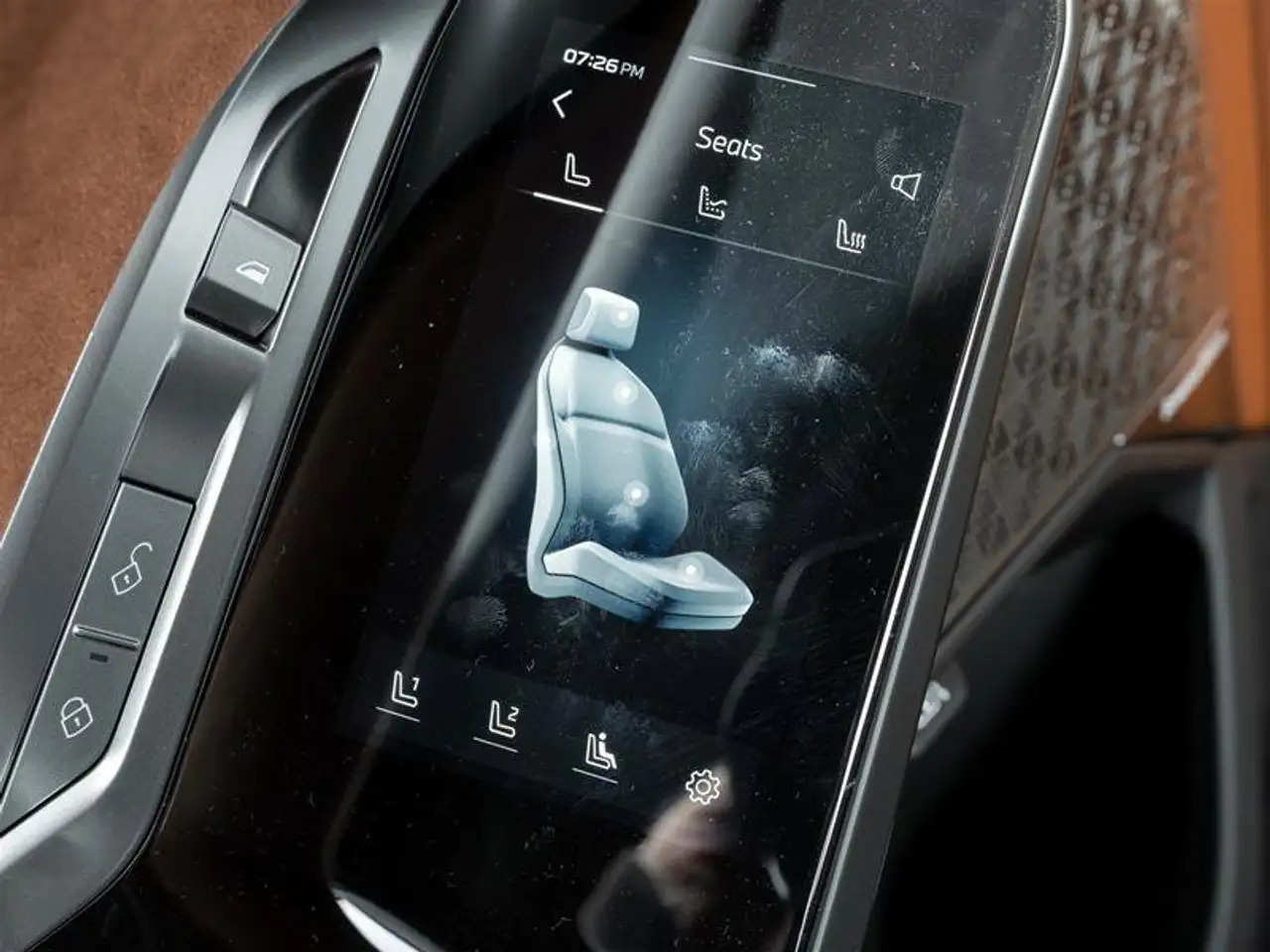BMW 7 Series - Image 36