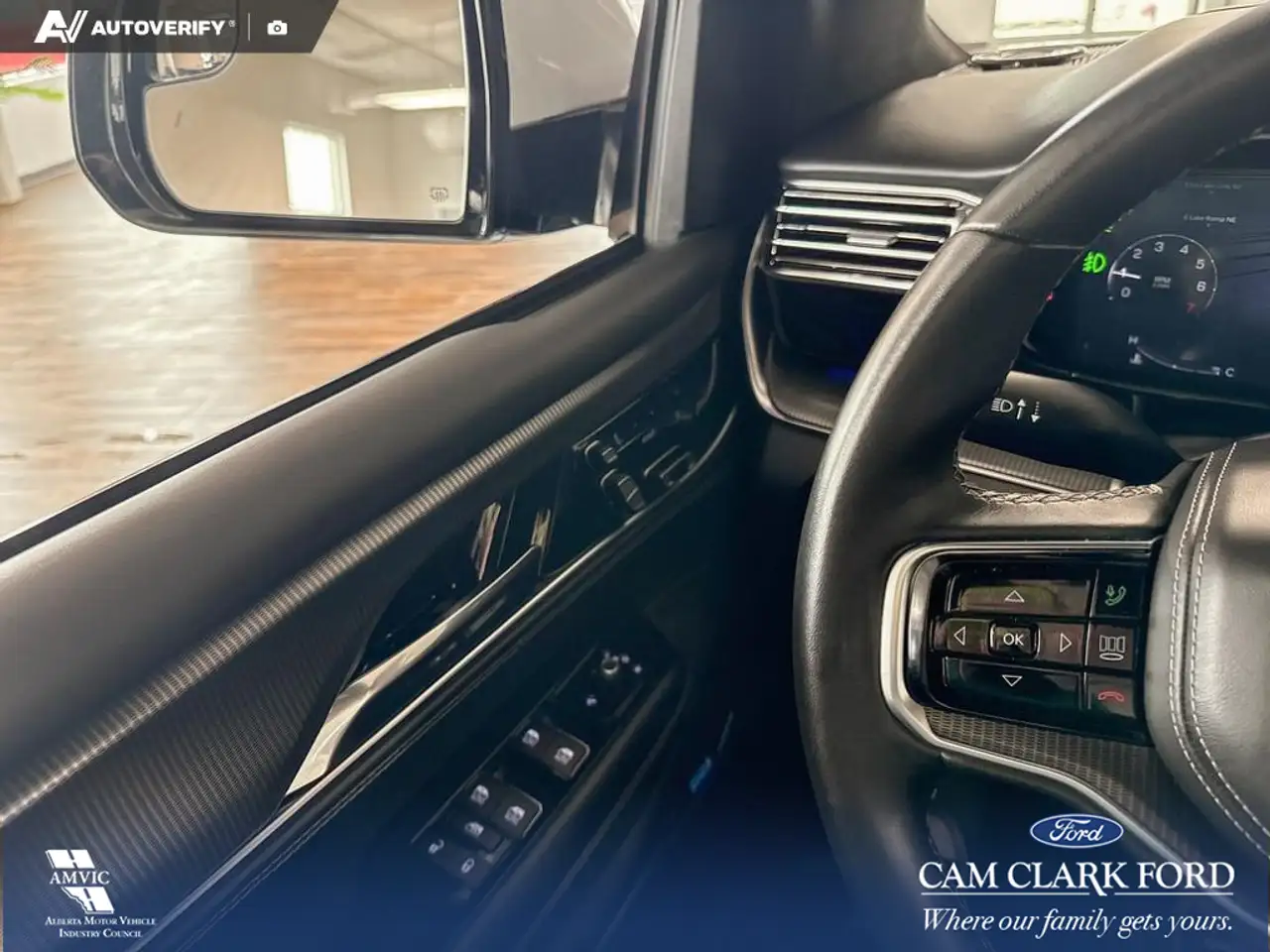 Jeep Grand Wagoneer - Image 17