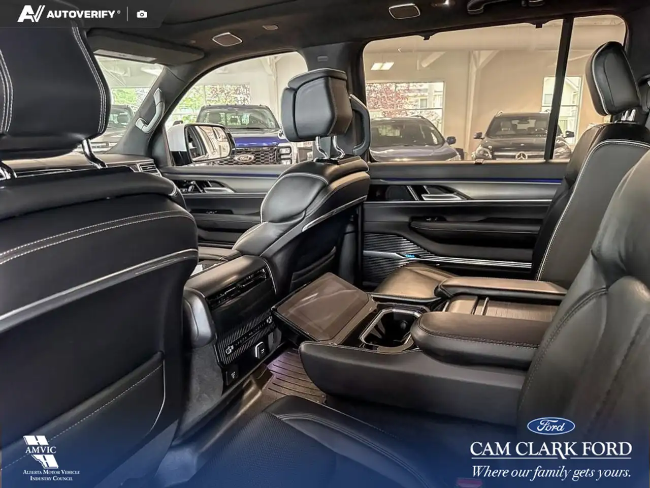 Jeep Grand Wagoneer - Image 23