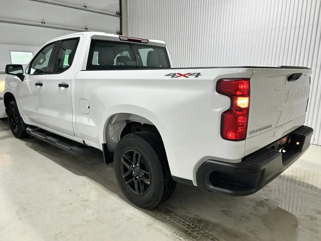 Chevrolet Silverado 1500 - Image 8