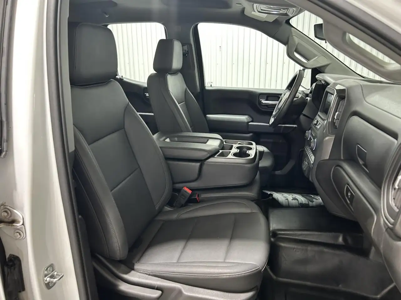 Chevrolet Silverado 1500 - Image 17