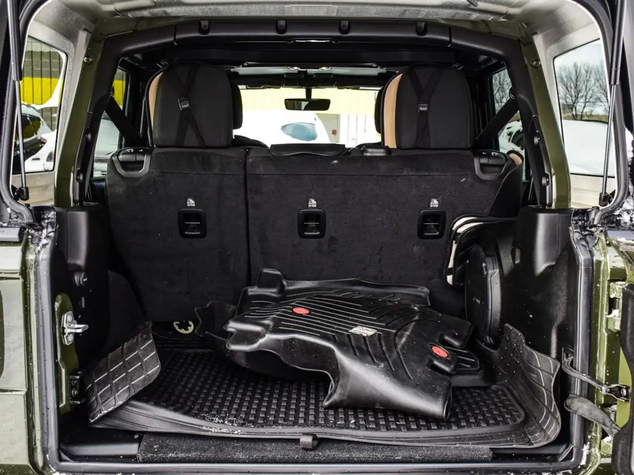 Jeep Wrangler - Image 13