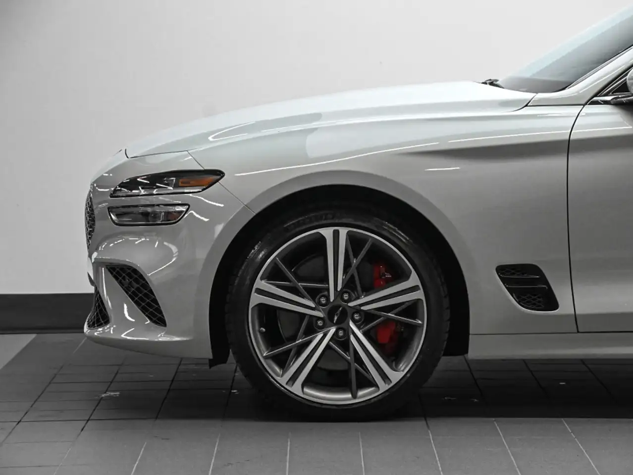 Genesis G70 - Image 3